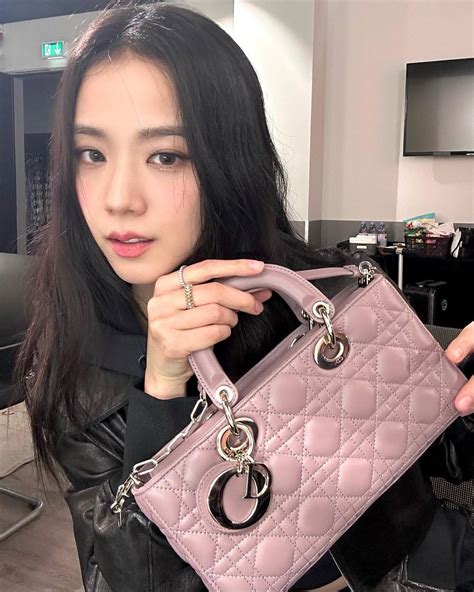 jisoo dior handbags.